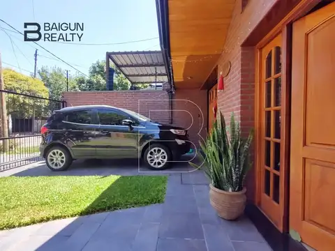 Casa 5 ambientes con 3 baños