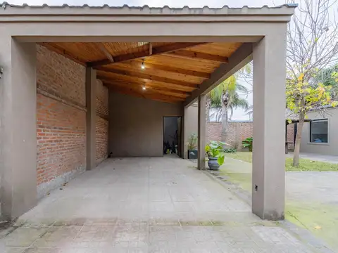 Casa en Venta con 2 cocheras