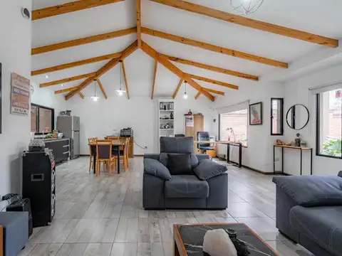 Casa en Venta con 2 cocheras