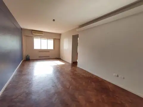 INMEJORABLE UBICACIÓN, PRÓXIMO AL HTAL. ITALIANO Y AL PARQUE