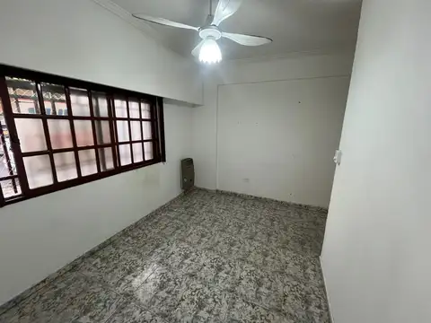 Depto Tipo Casa en Alquiler en Mataderos, $ 650.000