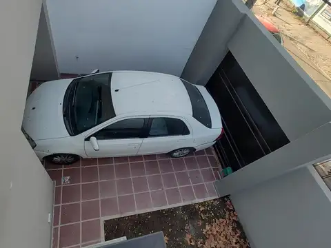 Casa 6 ambientes con 2 baños