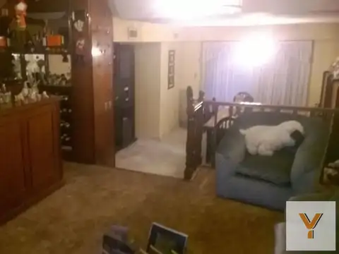Casa en venta - 4 Dormitorios 4 Baños - Cocheras - 303Mts2 - Lanús