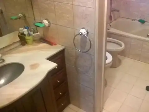 Casa 5 ambientes con 4 baños