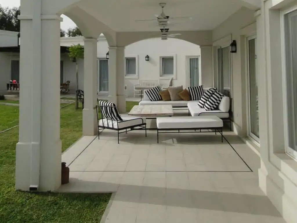 Casa en Alquiler Temporal en Estancias Del Pilar