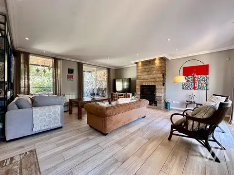 Casa 6 ambientes con 4 baños