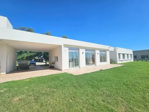VENTA CASA 5 AMBIENTES COMARCA DE  LUJAN