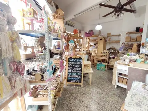 Local comercial en esquina sobre avenida alvarez jonte.