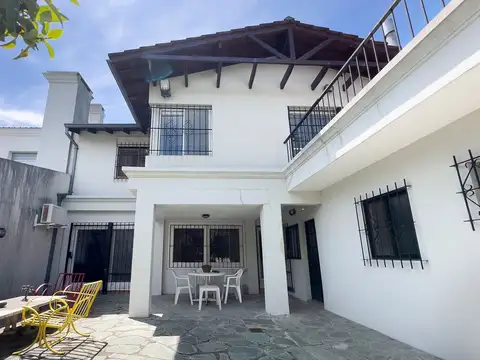 Casa 7 ambientes con 4 baños