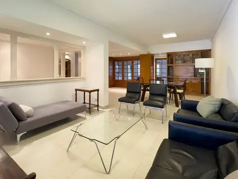 Casa en Venta con 3 cocheras
