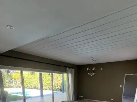 Casa en Alquiler con 1 cochera