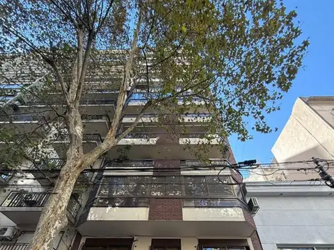 RECOLETA 4 AMBIENTES CON DEPCIAS Y COCHERA - AMOBLADO