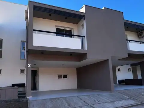Casa 4 ambientes con 3 baños