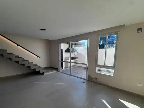 Casa en Alquiler al Oeste