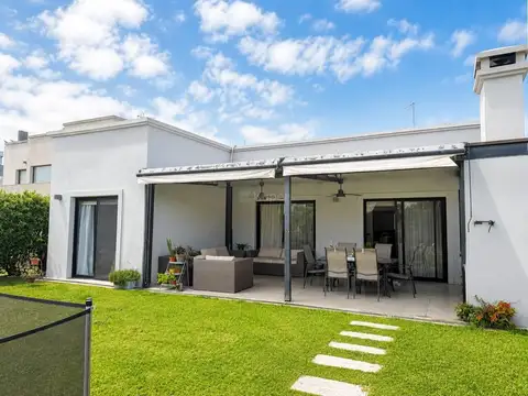 Casa Chalet  en Venta en San Alfonso, Pilar del Este, Pilar