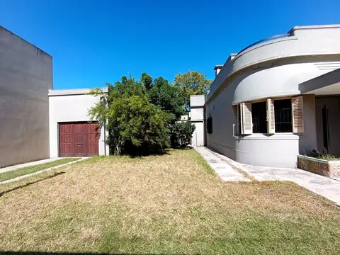 VENTA CASA 6 AMBIENTES C PARQUE Y COCHERA HAEDO