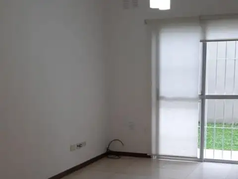 Casa en Alquiler con 1 cochera