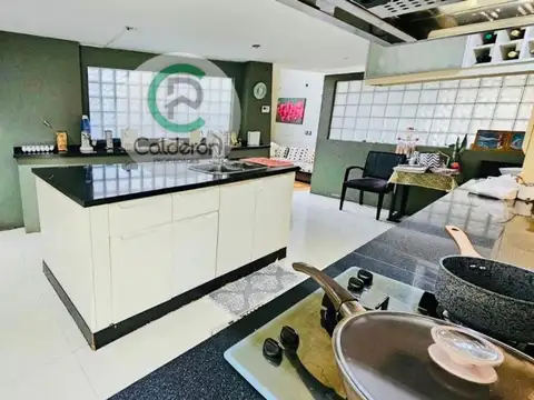 Casa 5 ambientes con 4 baños