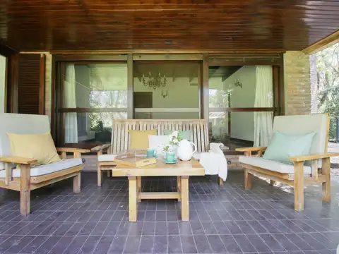 Casa en Venta con 2 cocheras