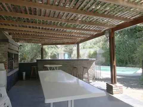 Casa 7 ambientes con 5 baños