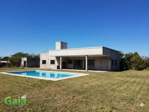 CASA EN VENTA EN LAS LOMITAS - CAMPO QUIJANO