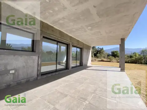 CASA EN VENTA EN LAS LOMITAS - CAMPO QUIJANO