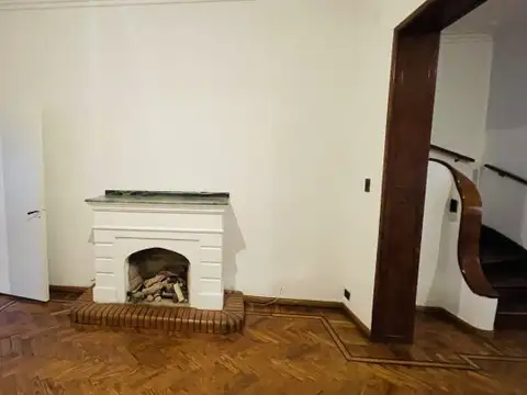 Casa de Estilo en Venta 4 dormitorios con cochera y parrillero - Centro