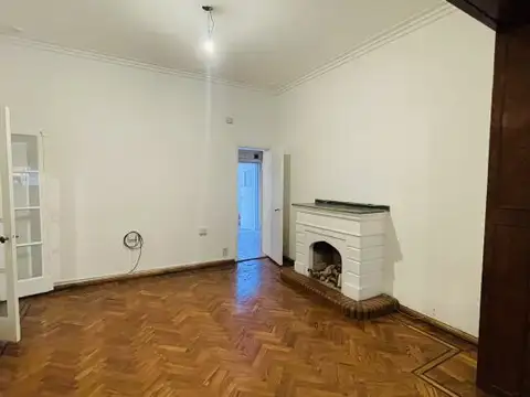 Casa 8 ambientes con 3 baños