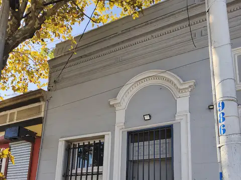 LOCAL 100 M2 APROX. CON PATIO, BAÑO. AV. BELGRANO 1000 AVELLANEDA