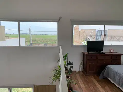 Venta Casa un dormitorio, pileta cochera Roldan