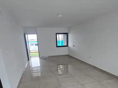 SE ALQUILA EN MANANTIALES BARRIO CON SEGURIDAD