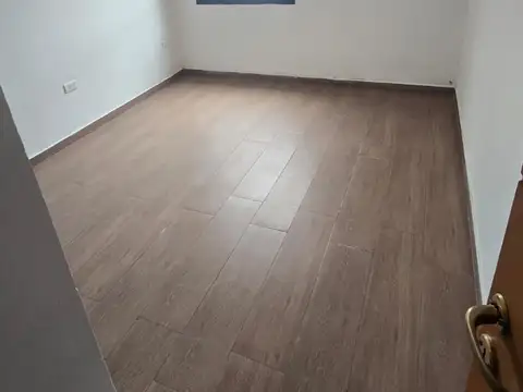 Depto Tipo Casa en Alquiler con 1 cocheras