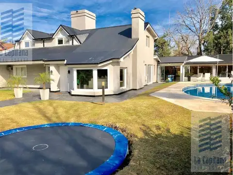 Casa en Venta con 1 cochera