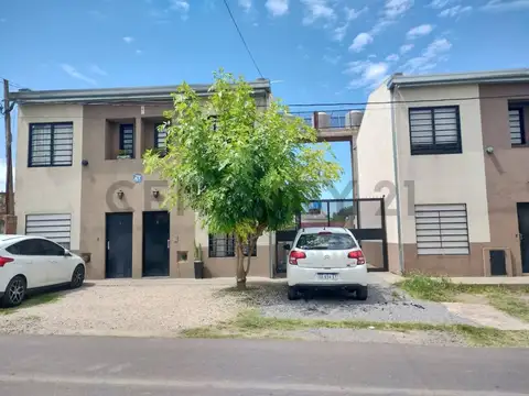 136 entre 34 y 35 100, Piso 0