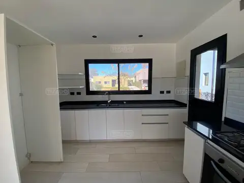 Casa en Alquiler de 3 dormitorios