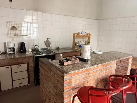 Venta casa de 4 ambientes en Lanús Este. Ideal desarrollo inmobiliario.