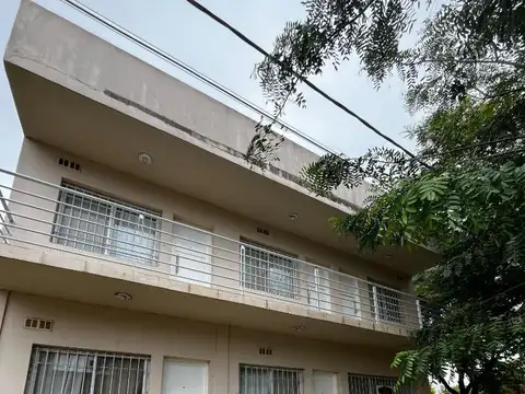 Complejo de deptos Frente a Club Campito