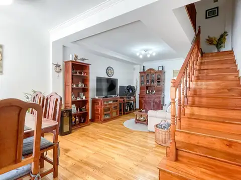 Casa 4 ambientes con 2 baños