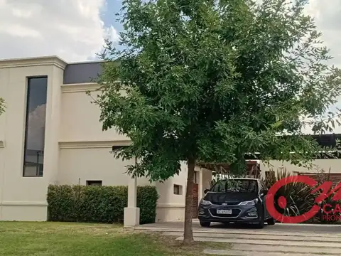 Casa en venta a la laguna San Sebastián