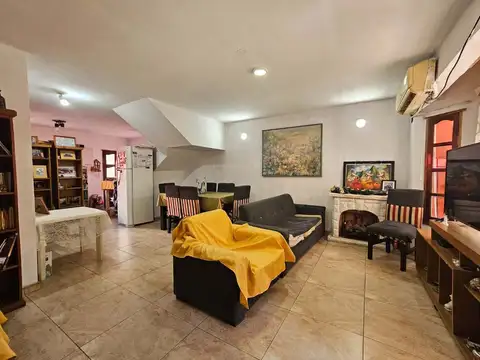 Casa 5 ambientes con 2 baños