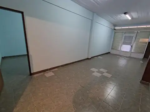 Local en Alquiler en Isidro Casanova, $ 500.000