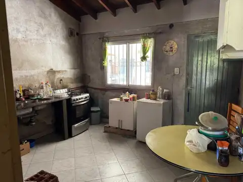 Casa 4 ambientes con 1 baño