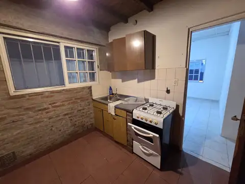 Alen 2400, Piso 1