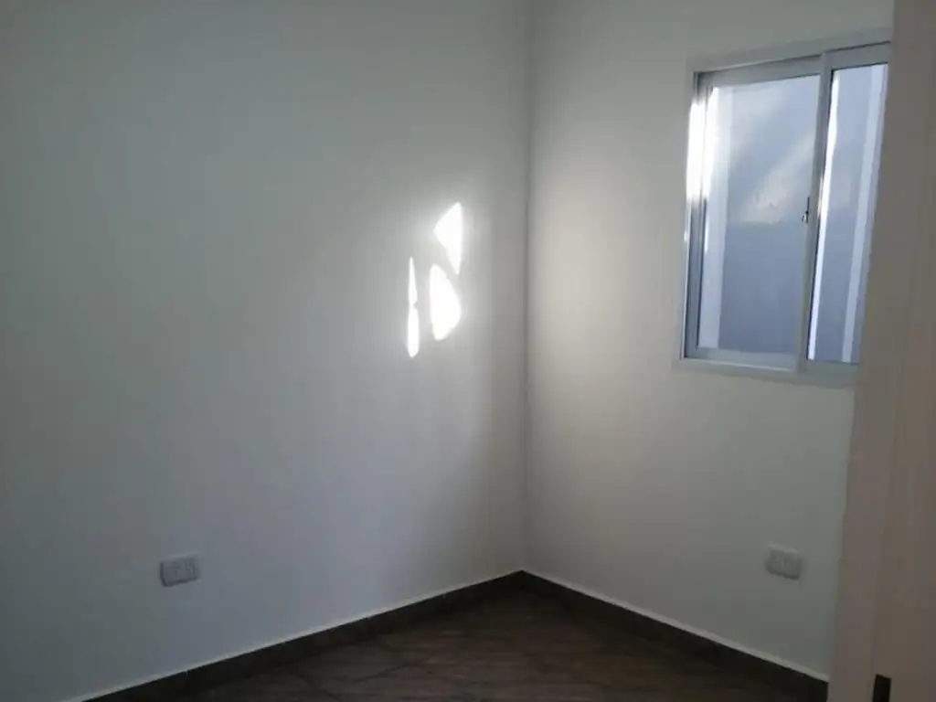 Complejo con 8 departamentos - Foto 11