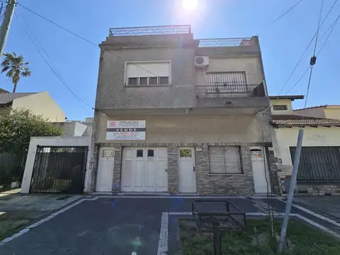 Departamento PH 3 amb. !er. Piso x Escalera. Cochera Cubierta. Independiente.