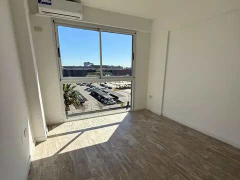 AVELLANEDA: departamento de 2 ambientes en alquiler, frente al Shopping.