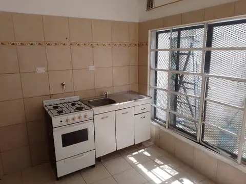 Depto Tipo Casa en Alquiler en Lanus Este, $ 320.000