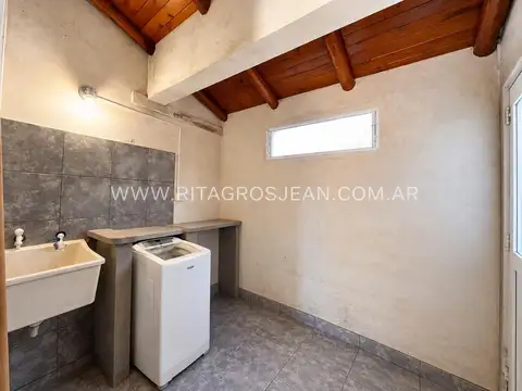 Casa 2 ambientes con 1 baño