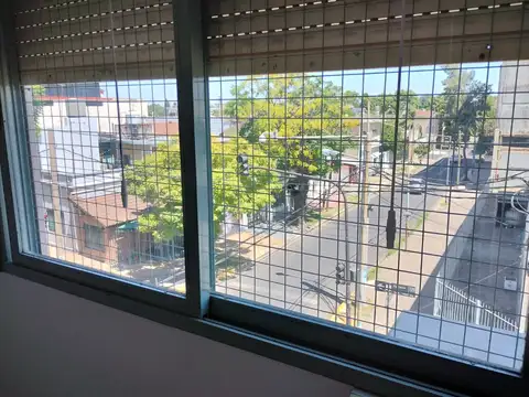 VILLA BALLESTER VENDE EXCELENTE DEPARTAMENTO 2 AMB, CON LAVADERO CUBIERTO