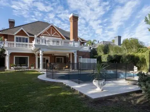 CASA EN VENTA 6 AMBIENTES. SAINT THOMAS SUR